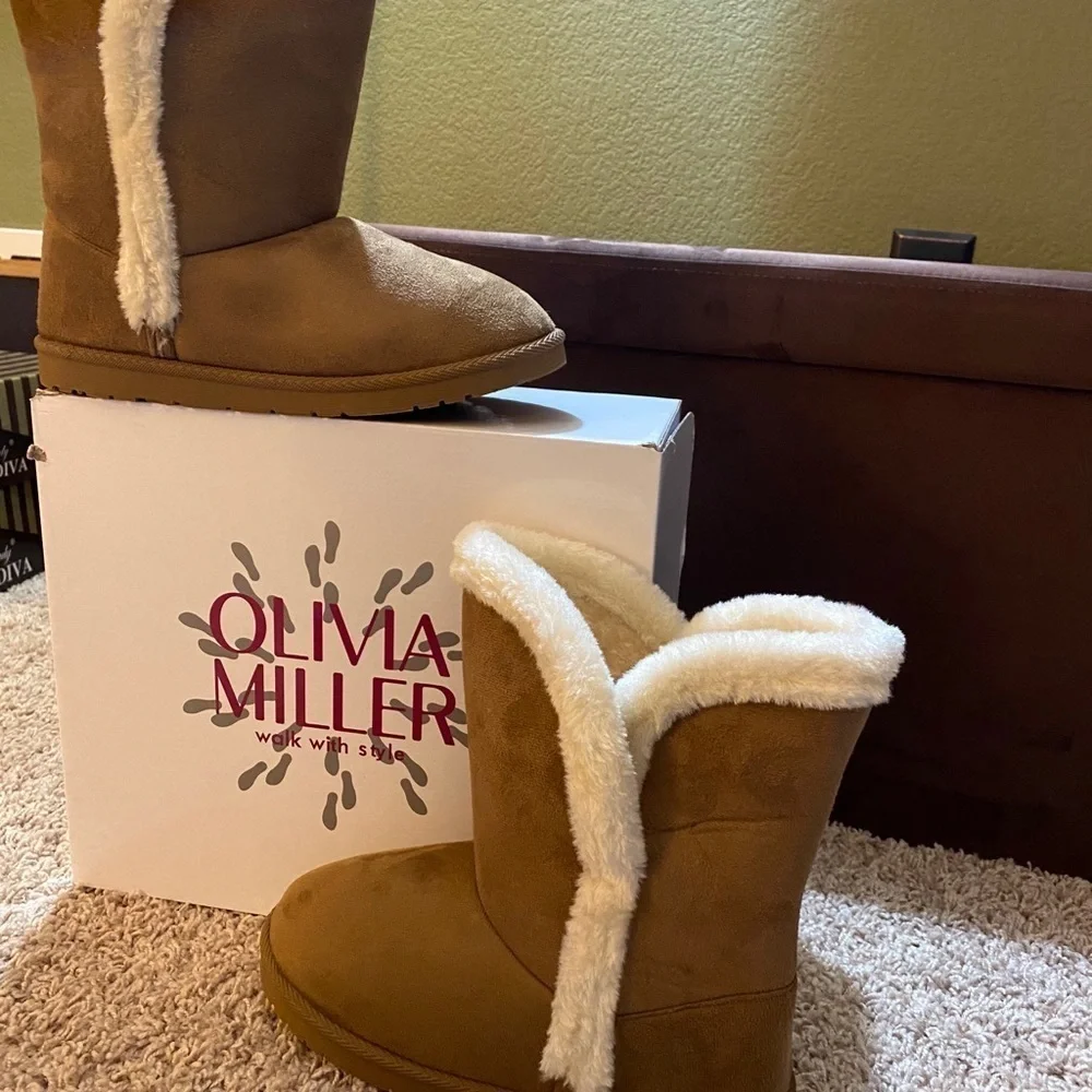 NIB-Olivia Miller Faux-Fur Lined Boot
